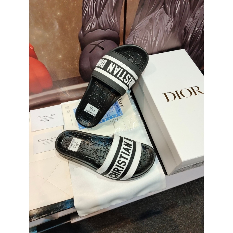 ch**an D*or slippers